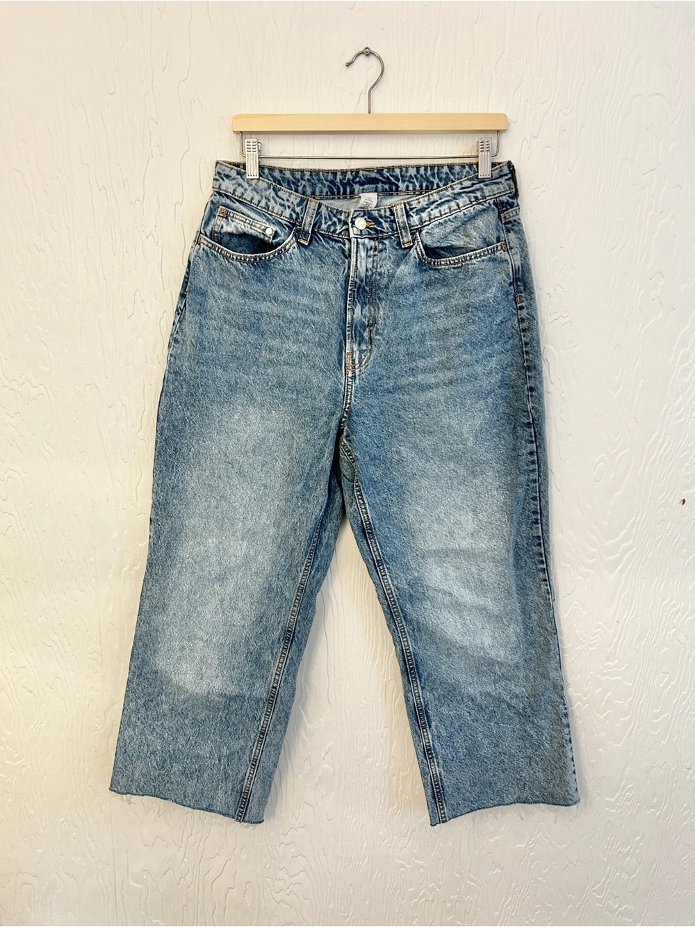 H&M Light Wash Wide Leg Jeans Ankle Length Sz 10 Raw Hem Casual